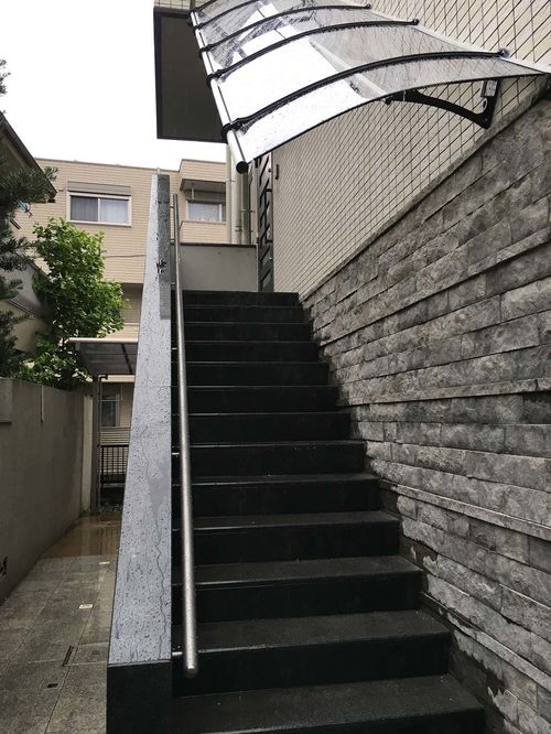 外階段の後付け庇