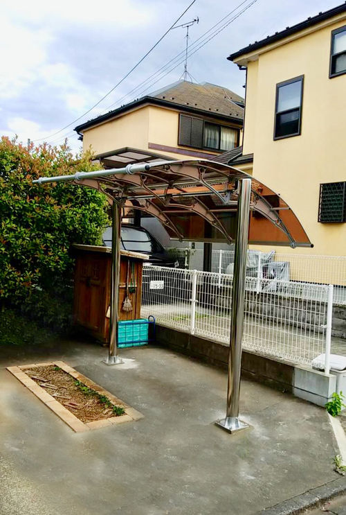 ひさし後付け、雨よけ、デザインひさし、ユニーク、自転車置き場