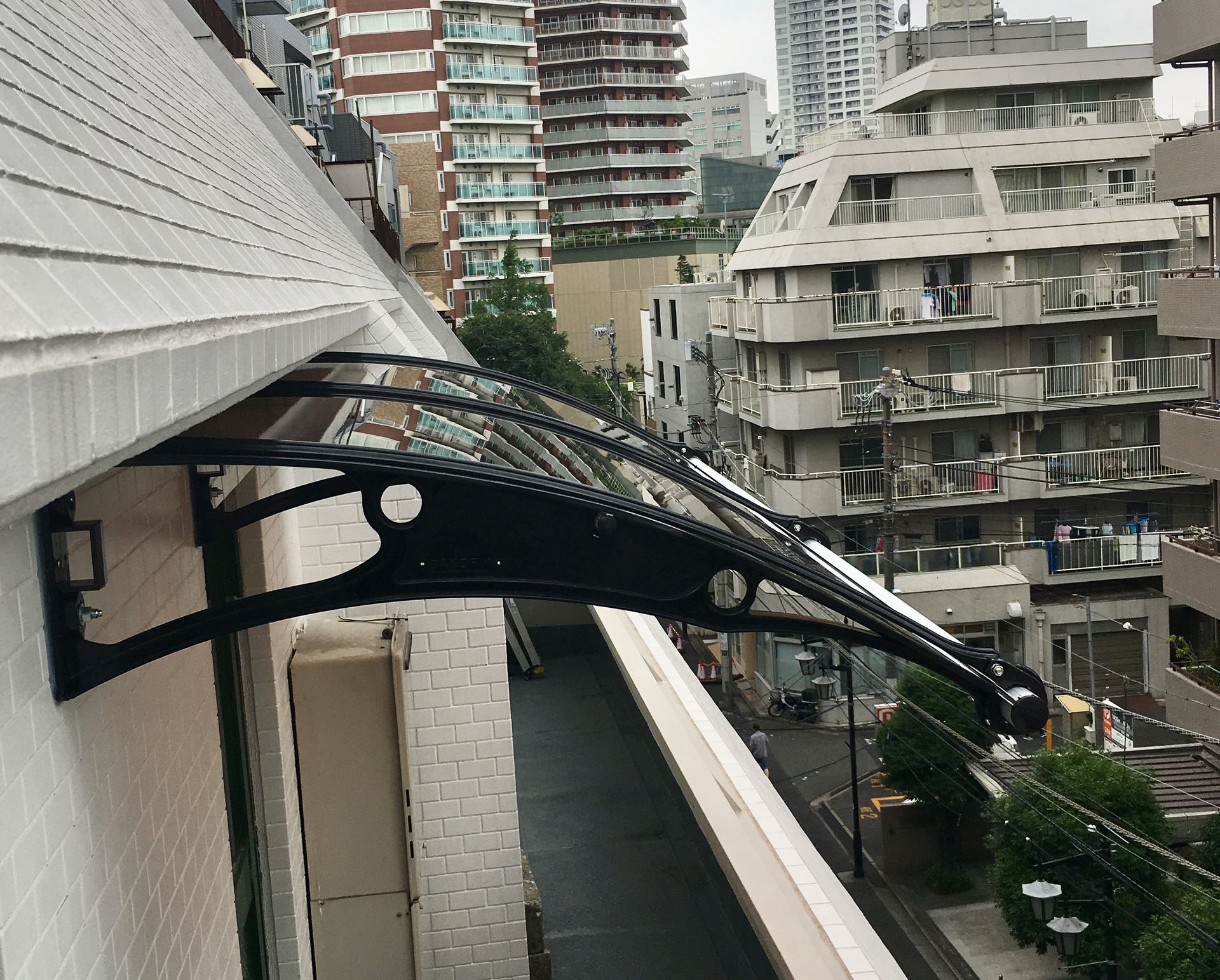 屋上ベランダ　後付け庇