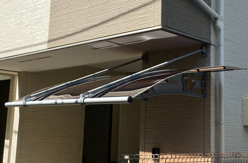 ひさし後付け、雨よけ、デザインひさし、ユニーク、自転車置き場