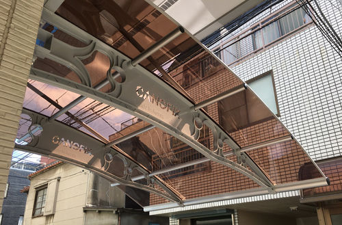 ひさし後付け、雨よけ、デザインひさし、ユニーク、自転車置き場