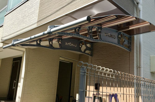 ひさし後付け、雨よけ、デザインひさし、ユニーク、自転車置き場