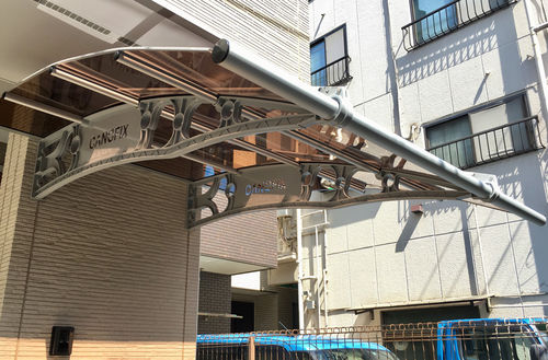 ひさし後付け、雨よけ、デザインひさし、ユニーク、自転車置き場