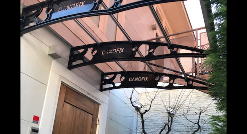 #ひさし後付け #雨よけ #デザインひさし#自転車置き場 #エントランス #駐車場