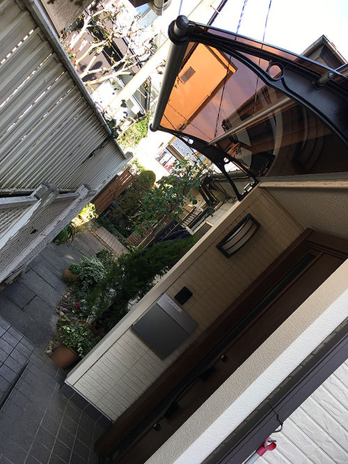 #ひさし#後付け #玄関先  #雨よけ #デザインひさし #自転車置き場 #エントランス #駐車場 #ベランダ