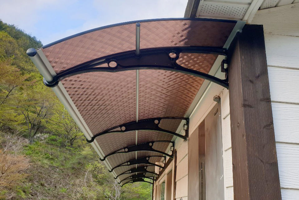 #庇 #後付 #軒 #雨よけ #デザインひさし #洗濯物　#バルコニー #ベランダ #自転車置き場 #カーポート #おしゃれ #汚れ