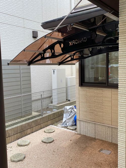 自転車置き場に屋根を後付けして快適な空間作り | 施工事例｜庇の
