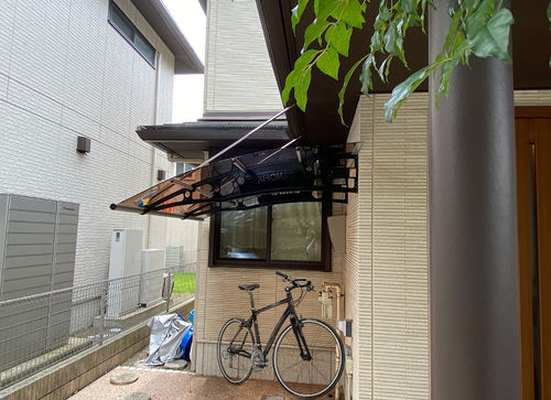 自転車置き場に屋根を後付けして快適な空間作り | 施工事例｜庇の