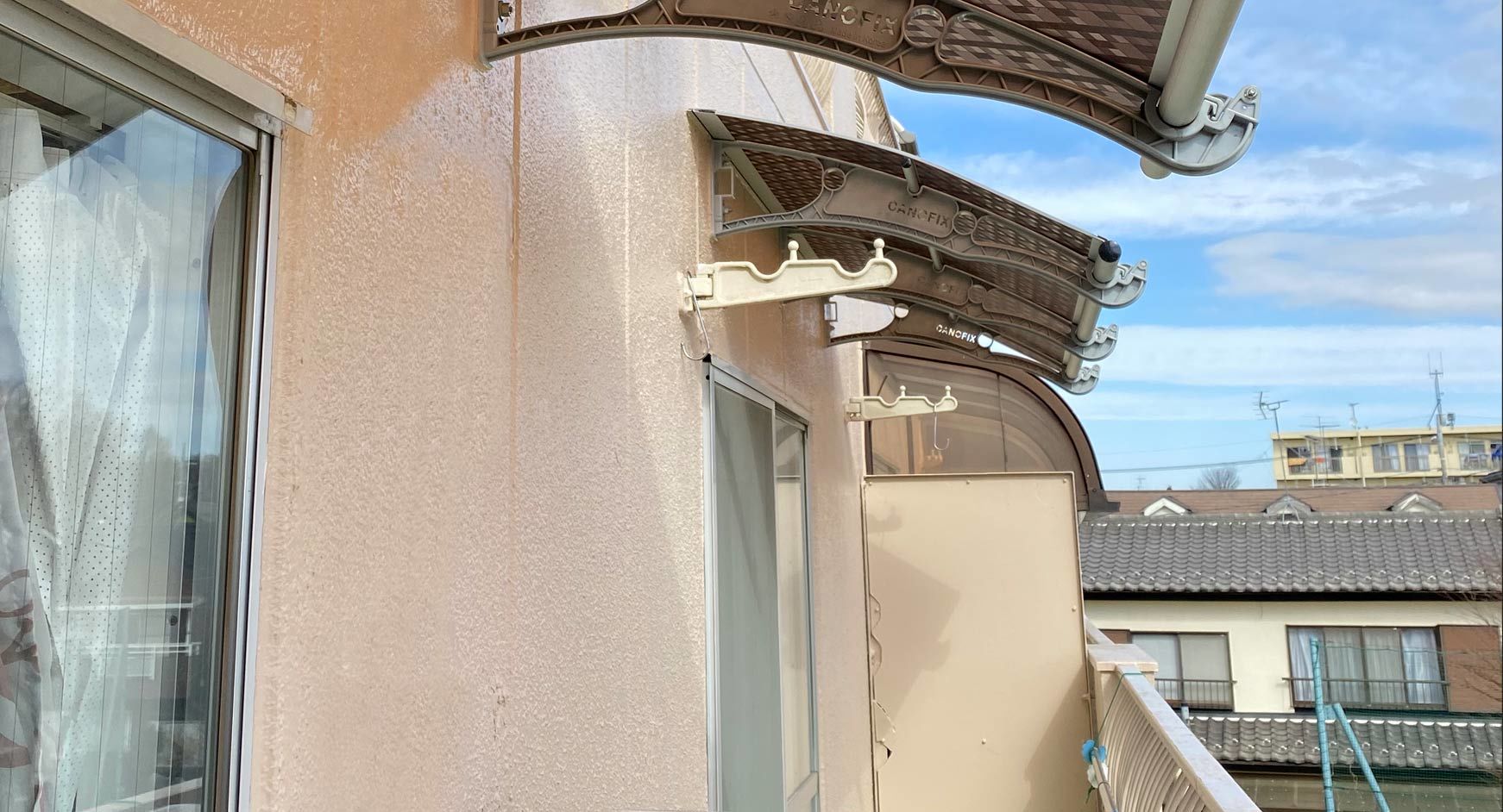ベランダに屋根は必要！屋根を後付けするメリットと費用相場