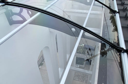 エントランスホールひさし