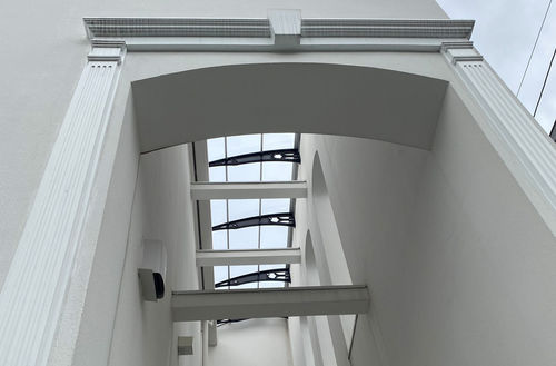 エントランスホールひさし