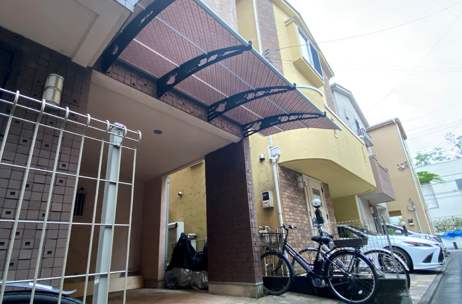 後付け庇で車庫雨よけ