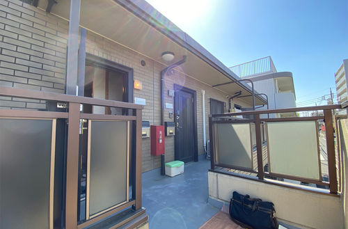 #後付け庇, ＃外階段雨よけ, 建物の最上階には屋根がない